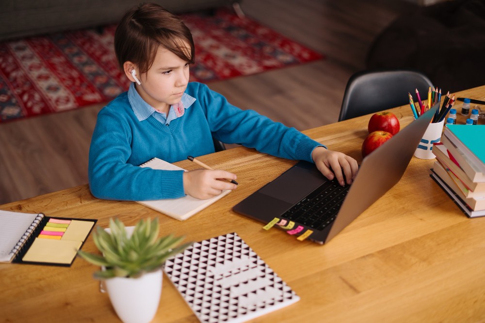 How Students Can Crack Online Physics Classes for Better Grades? - Bents Magazine
